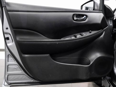 Used 2023 Nissan Leaf S image 40