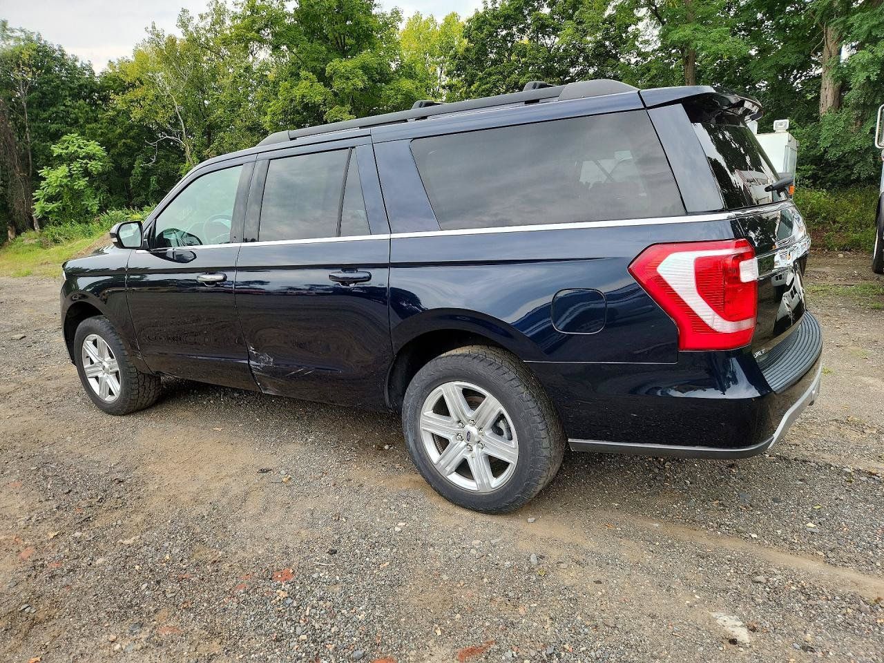 Used 2021 Ford Expedition Max XLT AWD/4WD image 3