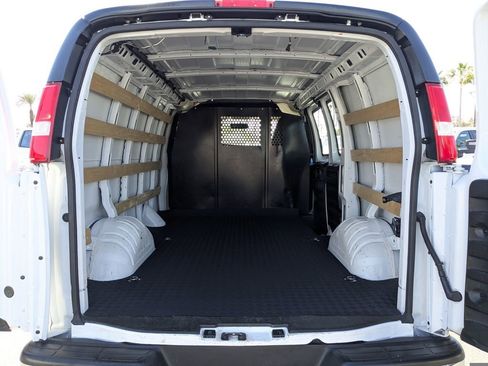 Used 2024 GMC Savana 2500 w/ Driver Convenience Package image 13