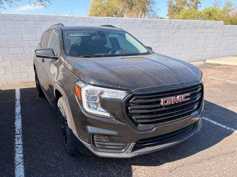 Used 2024 GMC Terrain SLE w/ Elevation Edition FWD image 4