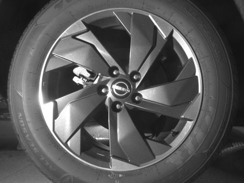 Used 2025 Nissan Rogue SV AWD/4WD image 15