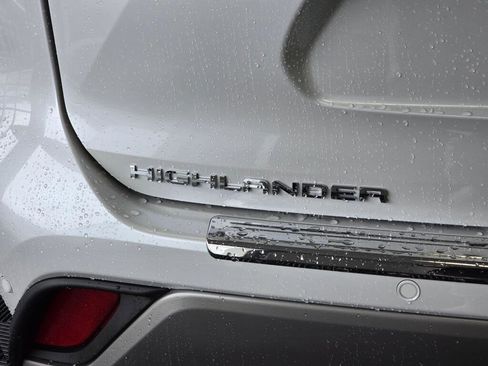 New 2026 Toyota Highlander Platinum image 13