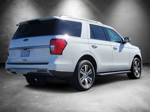 Used 2024 Ford Expedition XLT image 3