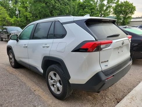 Used 2021 Toyota RAV4 XLE FWD image 4