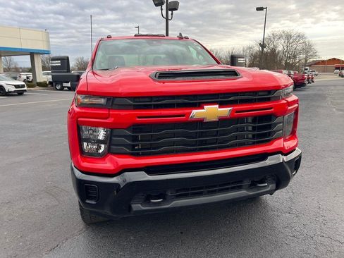 Used 2024 Chevrolet Silverado 2500 Custom w/ Custom Value Package image 8