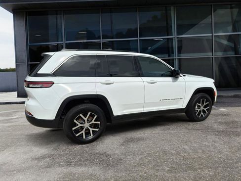 Used 2025 Jeep Grand Cherokee Limited RWD image 8
