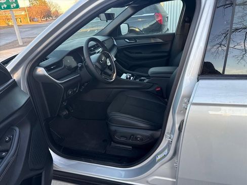 New 2025 Jeep Grand Cherokee L Altitude image 5