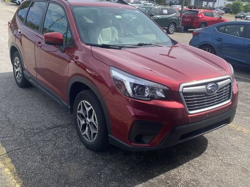 Used 2019 Subaru Forester Premium AWD/4WD image 2