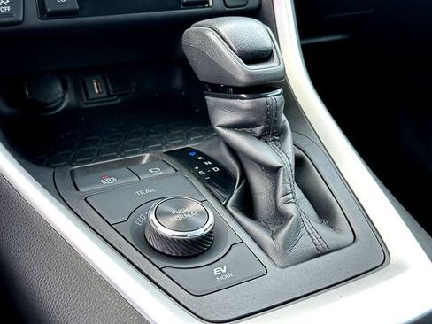 Used 2021 Toyota RAV4 XLE w/ Convenience Package image 17