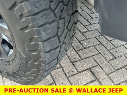 Used 2023 Jeep Gladiator Mojave AWD/4WD image 11