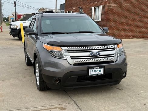 Used 2013 Ford Explorer XLT AWD/4WD image 3