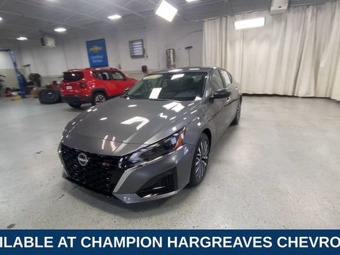 Used 2024 Nissan Altima 2.5 SV FWD image 5