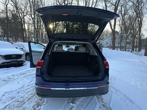 Used 2022 Volkswagen Tiguan SE image 39