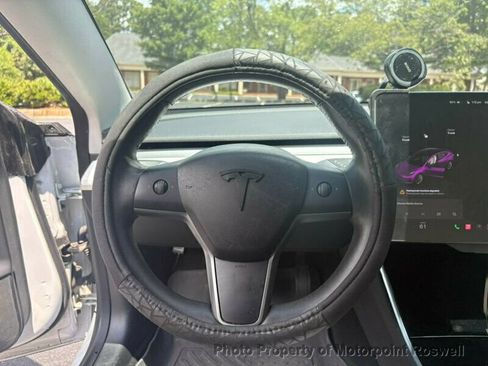 Used 2020 Tesla Model 3 Standard Range Plus RWD image 14