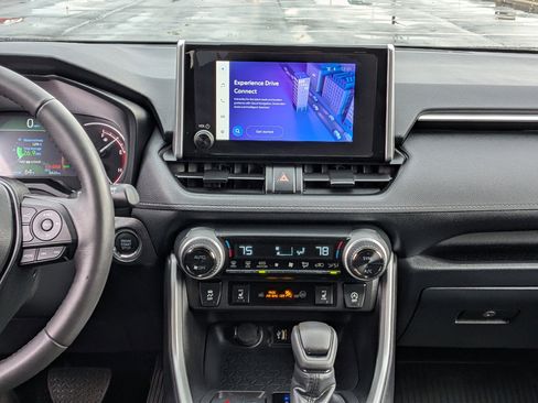 Used 2025 Toyota RAV4 XLE image 3