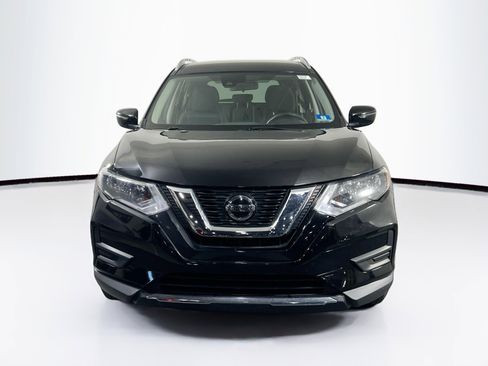Used 2019 Nissan Rogue SV image 2