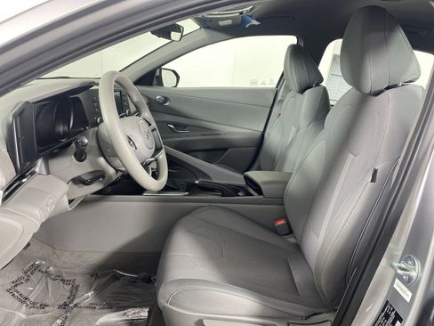 Used 2021 Hyundai Elantra SE FWD image 15