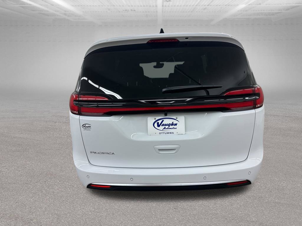 New 2027 Chrysler Pacifica Select FWD image 10