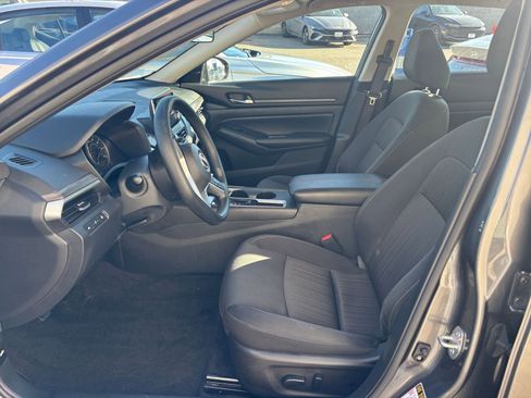 Used 2025 Nissan Altima 2.5 SV image 27