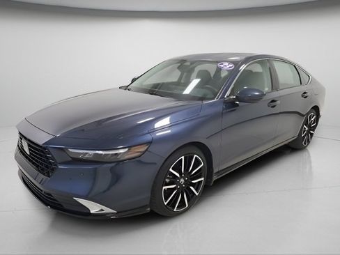 Certified 2023 Honda Accord Touring image 3