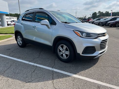 Used 2019 Chevrolet Trax LT FWD image 7
