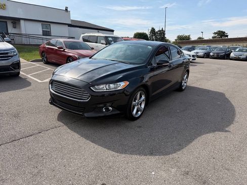 Used 2015 Ford Fusion SE w/ Equipment Group 201A FWD image 2