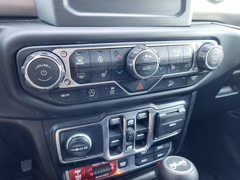 Used 2019 Jeep Wrangler Unlimited Rubicon w/ Cold Weather Group AWD/4WD image 22