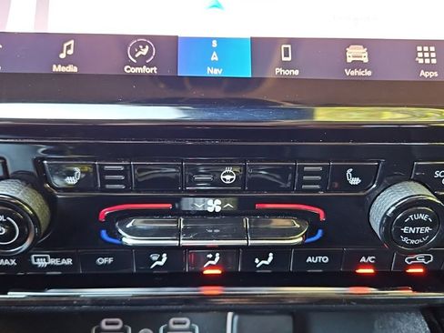 Used 2022 Jeep Grand Cherokee L Limited RWD image 19