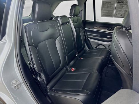 Used 2023 Jeep Grand Cherokee Limited AWD/4WD image 27
