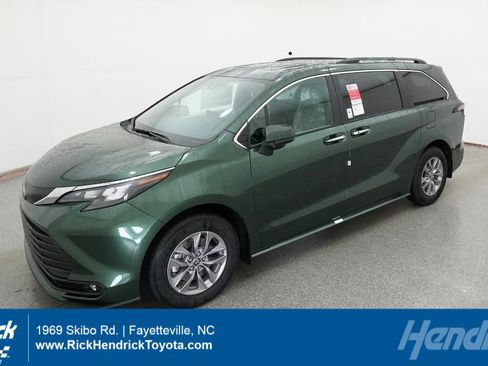 New 2026 Toyota Sienna XLE image 1