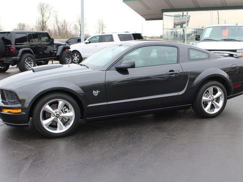 Used 2009 Ford Mustang GT Premium image 2