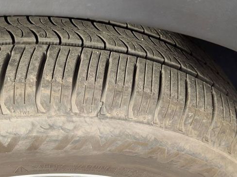 Used 2018 Ford Escape SE w/ SE Sync 3 Package FWD image 9