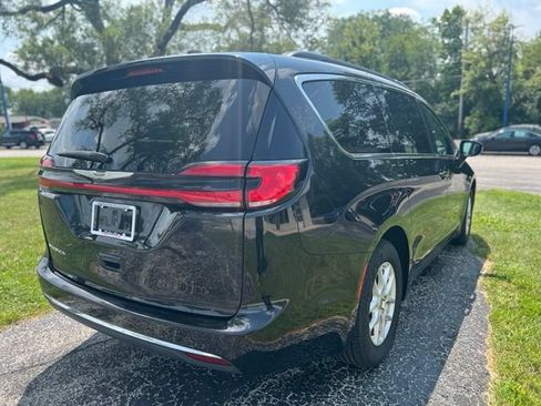 Used 2022 Chrysler Pacifica Touring-L FWD image 8