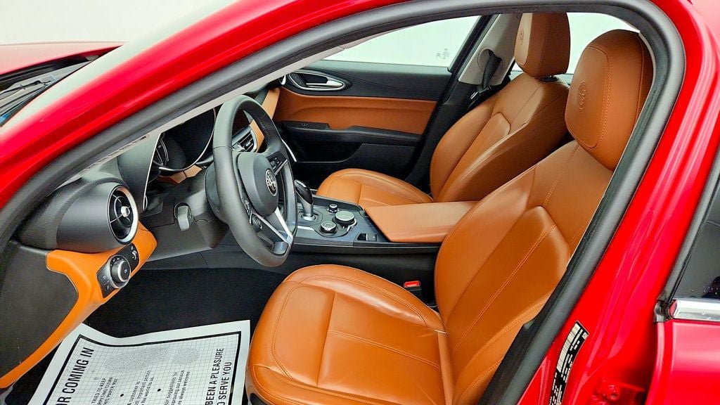 Used 2018 Alfa Romeo Giulia AWD w/ Cold Weather Package image 13