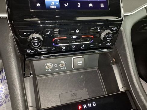 Used 2024 Jeep Grand Cherokee Laredo w/ Luxury Tech Group I AWD/4WD image 19