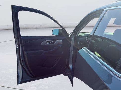 Used 2020 Chevrolet Traverse LT FWD image 20