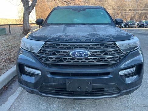 Used 2022 Ford Explorer XLT w/ Equipment Group 202A image 2