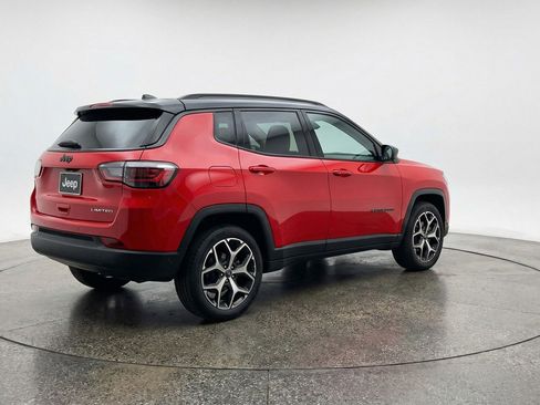 Used 2025 Jeep Compass Limited image 9