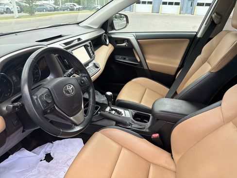 Used 2018 Toyota RAV4 Limited FWD image 11