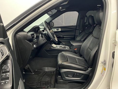 Used 2022 Ford Explorer ST w/ Equipment Group 401A image 4