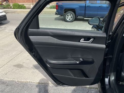 Used 2021 Kia K5 LX FWD image 9