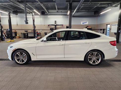 Used 2017 BMW 340i Gran Turismo xDrive image 10