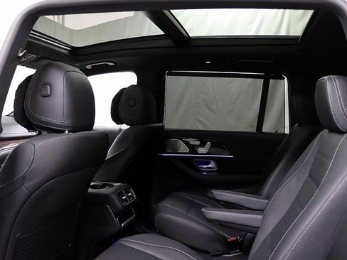New 2026 Mercedes-Benz GLS 580 4MATIC image 14