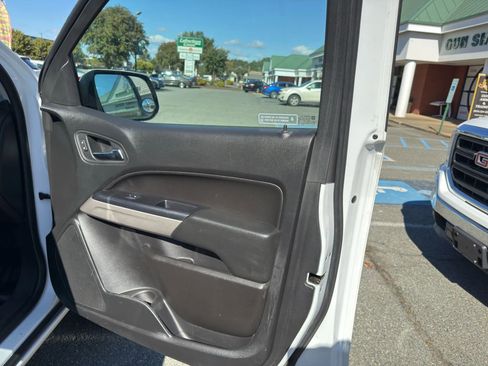 Used 2020 Chevrolet Colorado LT w/ Safety Package image 17