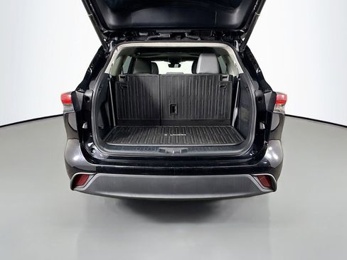 Certified 2021 Toyota Highlander XLE AWD/4WD image 19
