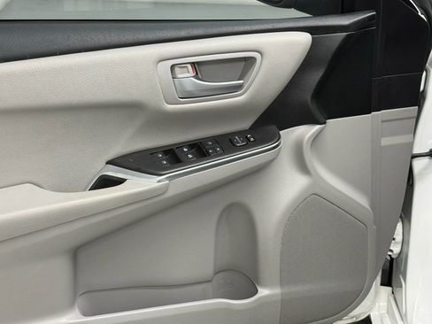 Used 2017 Toyota Camry SE FWD image 20