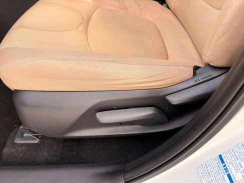 Used 2019 Toyota RAV4 LE image 14