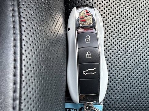 Used 2022 Porsche Macan AWD/4WD image 49