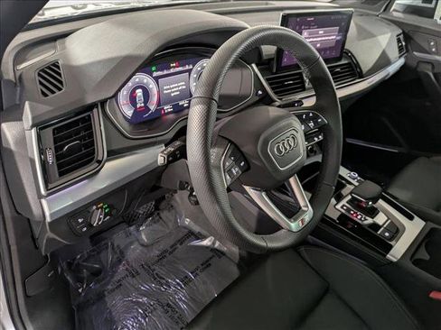Certified 2025 Audi Q5 2.0T Premium Plus image 10