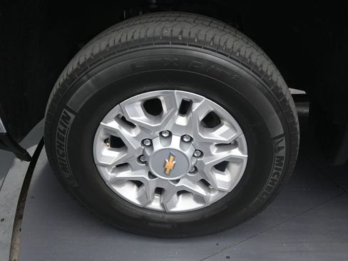 Used 2024 Chevrolet Silverado 2500 LTZ w/ LTZ Convenience Package AWD/4WD image 9